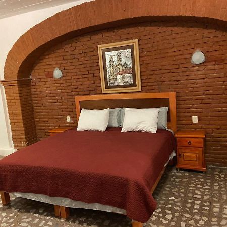 Hotel El Gran Toril Taxco de Alarcon Esterno foto