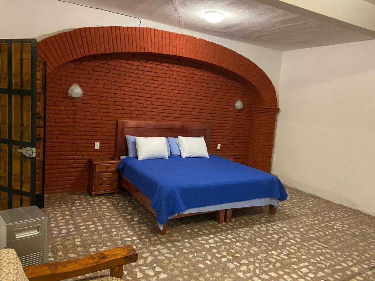 Hotel El Gran Toril Taxco de Alarcon Esterno foto