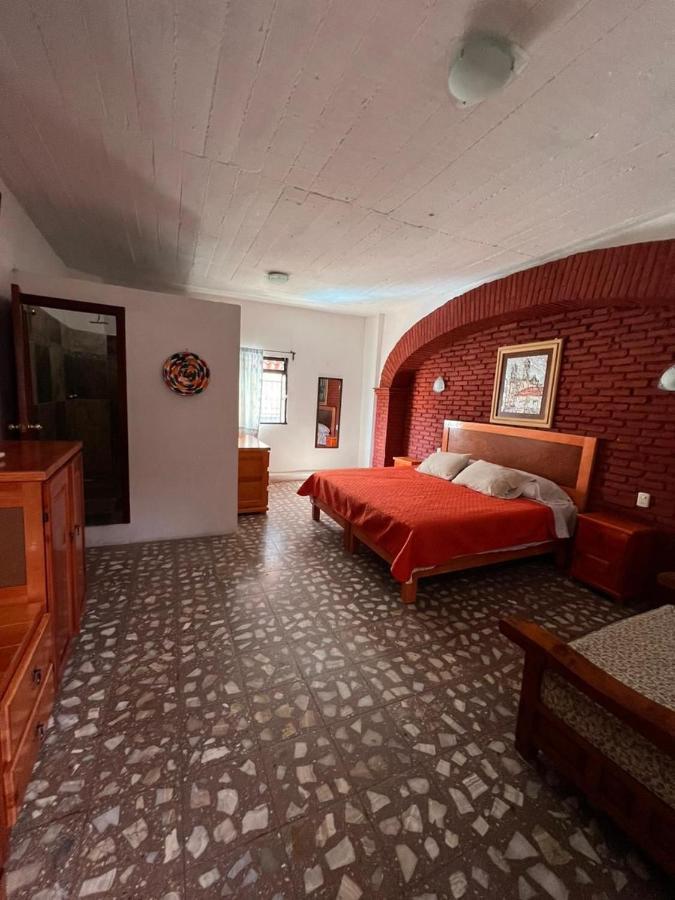 Hotel El Gran Toril Taxco de Alarcon Esterno foto